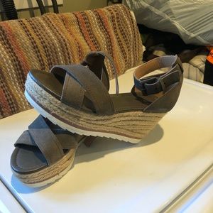 Marc Fisher wedges 💅🏻🎀